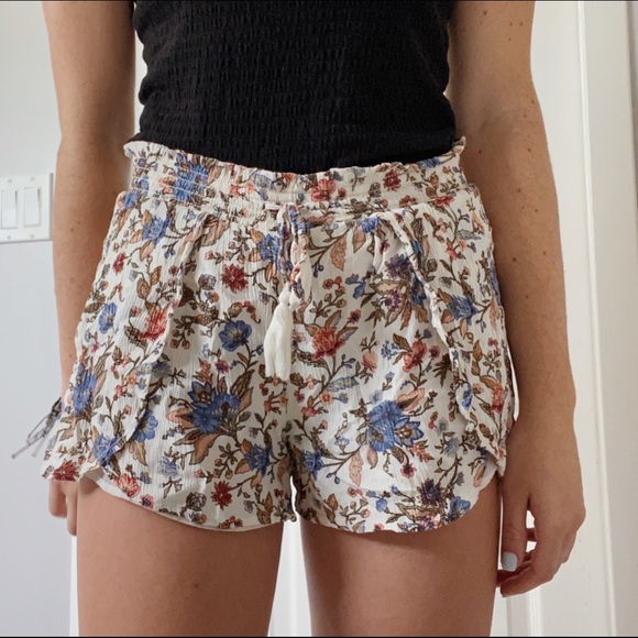 soft floral shorts with tassels - Picture 1 of 1
